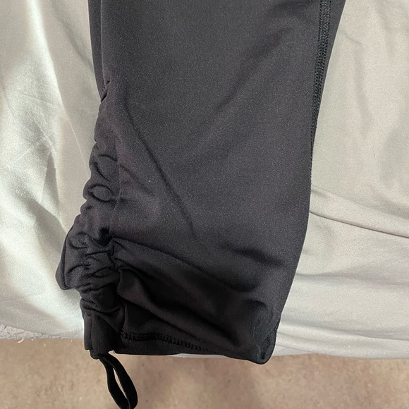 Leggings with side pockets and bottom ruching - Picture 7 of 12